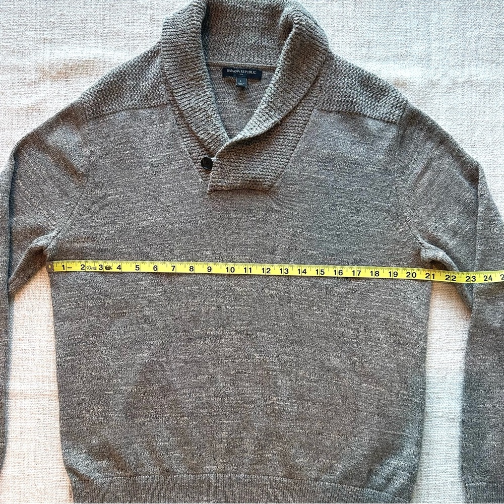 Banana Republic Sweater Mens Tan color Collar v-neck